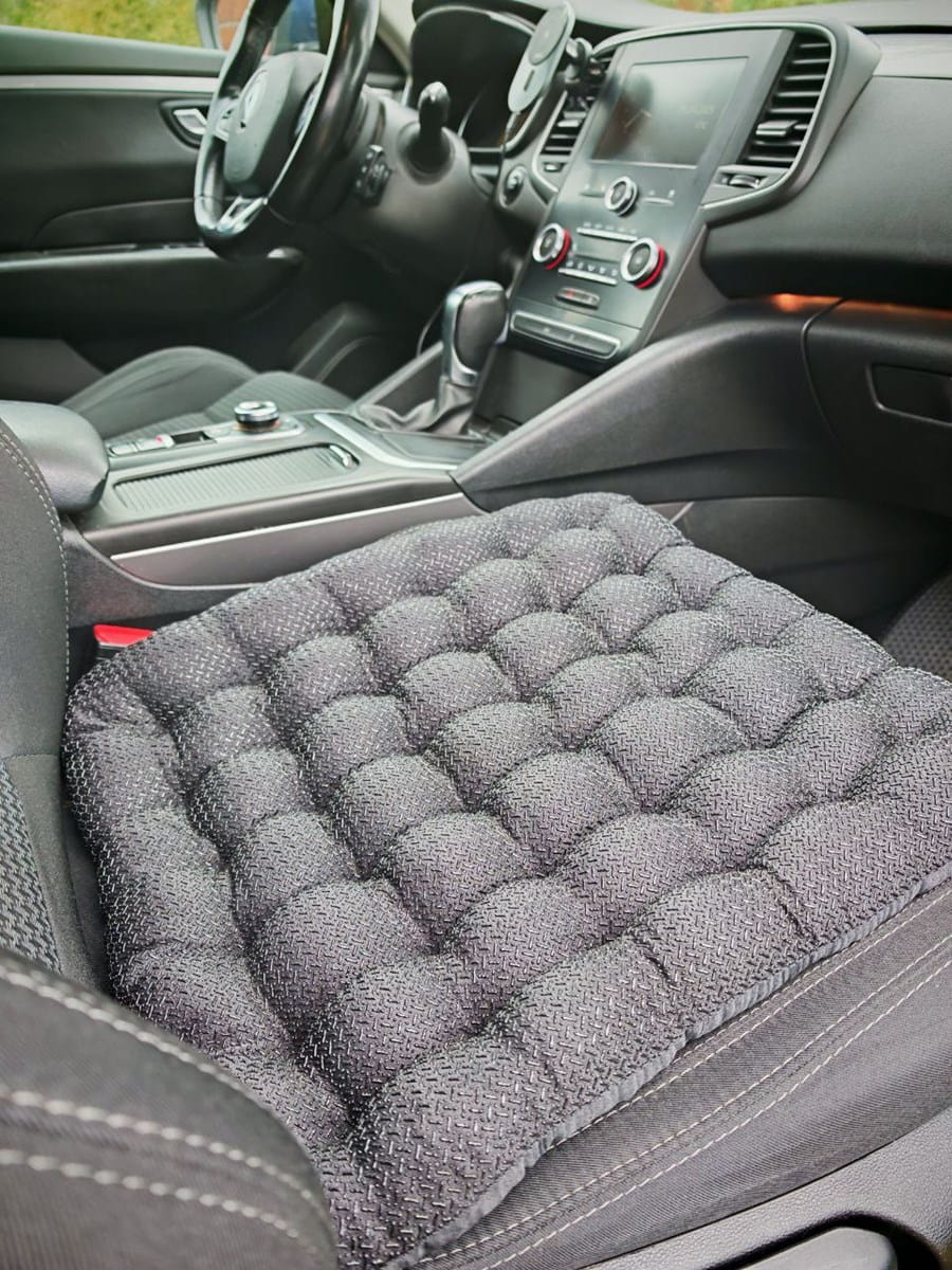 снимок Подушка автомобильная на сиденье "ОРТО-ЛЮКС" черная 50*45 от магазина BIO-TEXTILES ОПТ