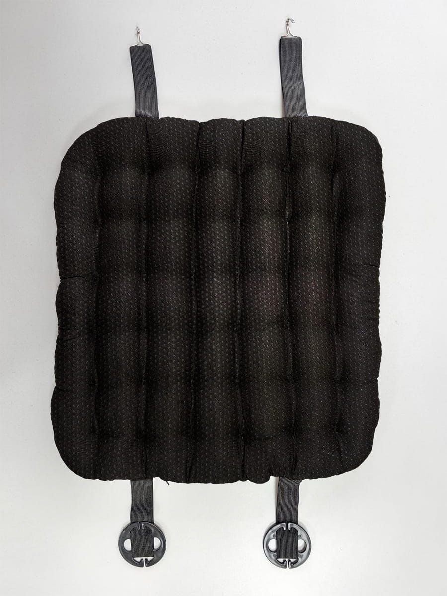 снимок Подушка автомобильная на сиденье "ОРТО" черная 50*45 с креплением от магазина BIO-TEXTILES ОПТ